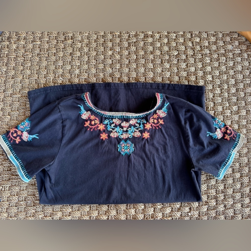 All About Her Embroidered Black Floral Women's Top size small - Picture 8 of 11